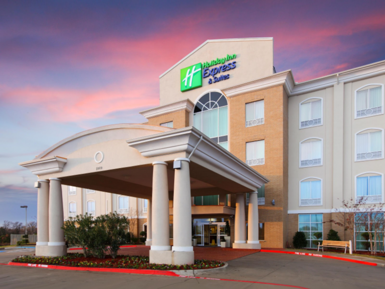 Holiday Inn Express & Suites in Denison, TX