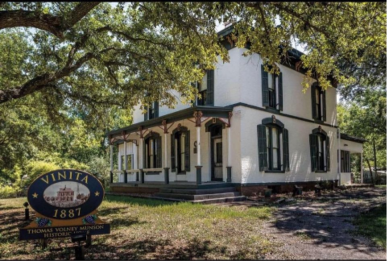 Exterior of T.V. Munson Vinita House in Denison, TX